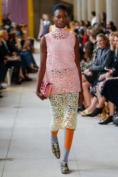 Look 32